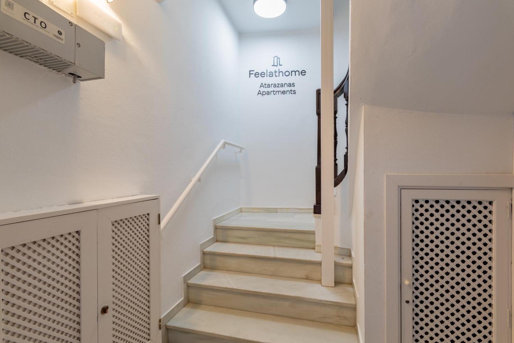 Feelathome Atarazanas Apartments Malaga Ngoại thất bức ảnh