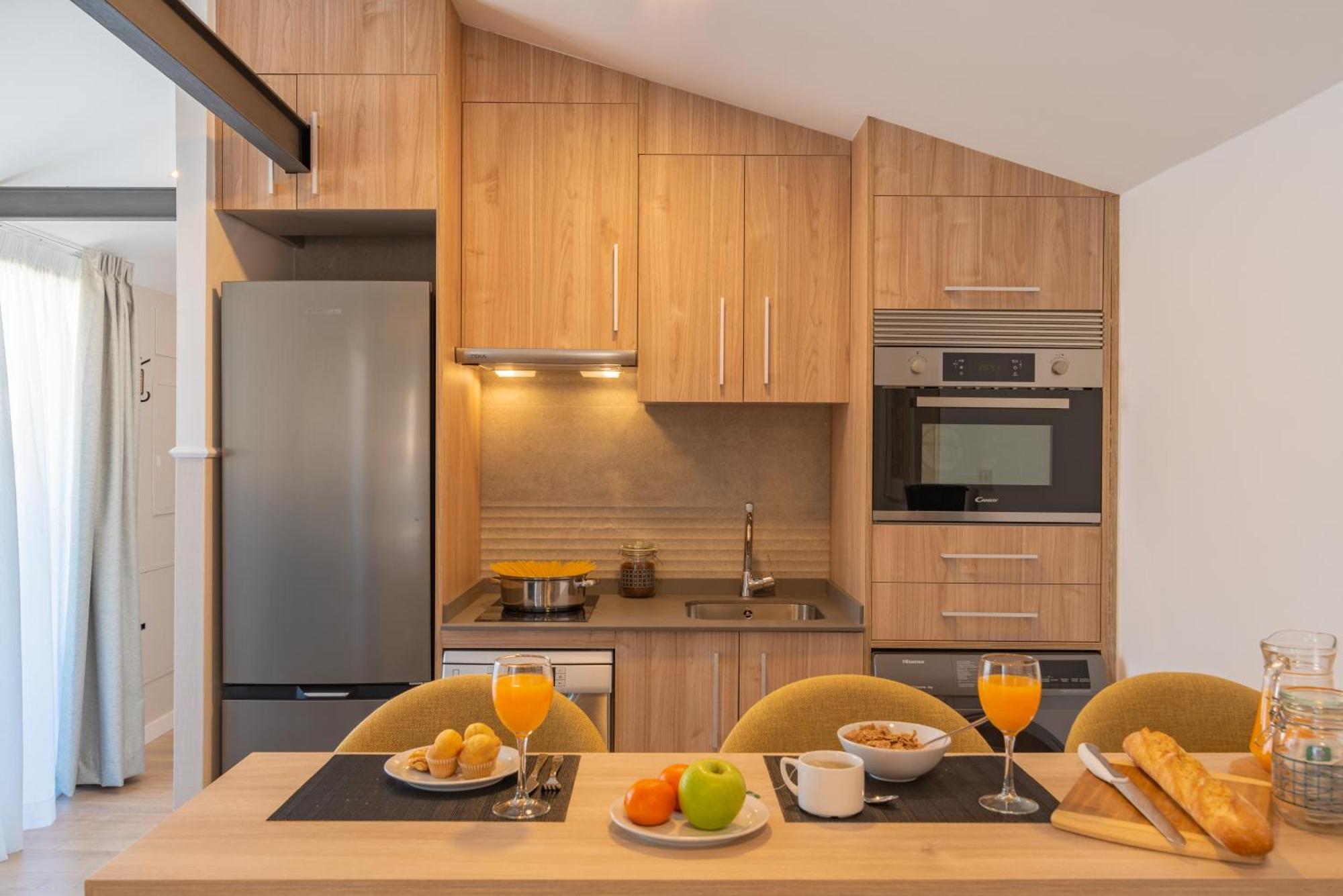 Feelathome Atarazanas Apartments Malaga Ngoại thất bức ảnh