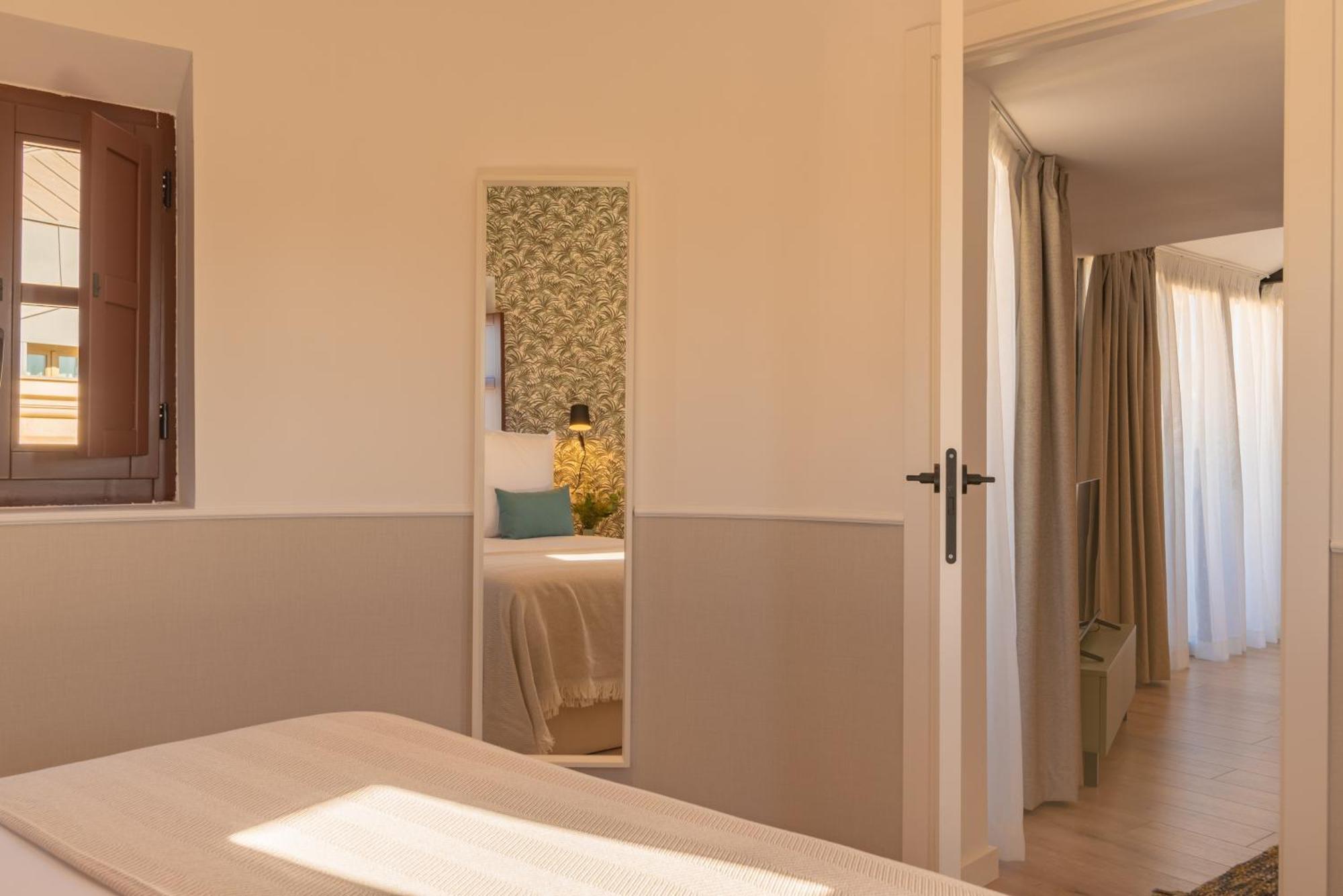 Feelathome Atarazanas Apartments Malaga Ngoại thất bức ảnh