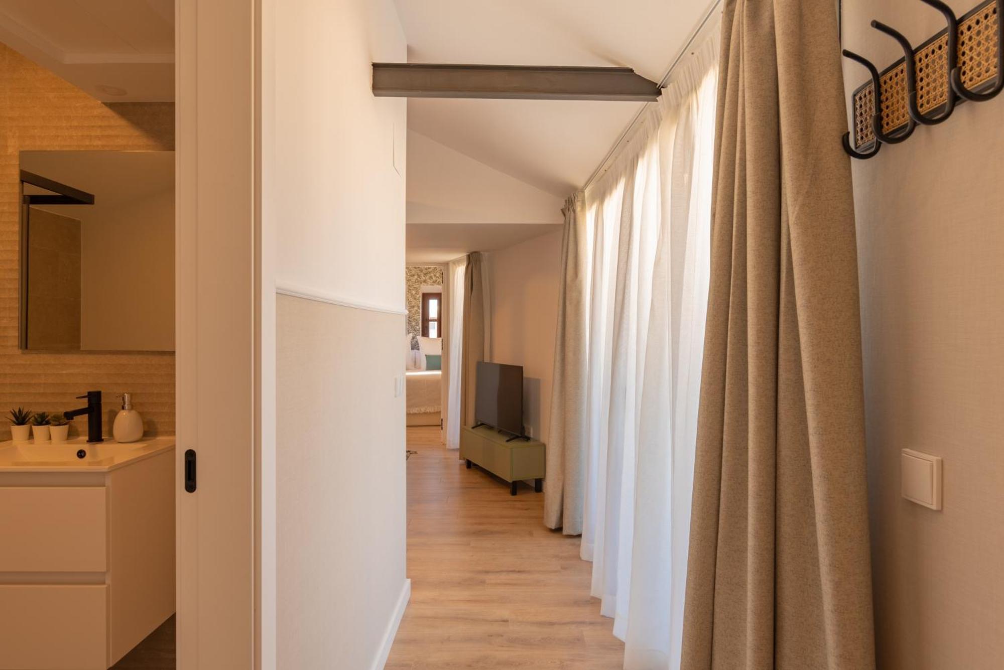 Feelathome Atarazanas Apartments Malaga Ngoại thất bức ảnh